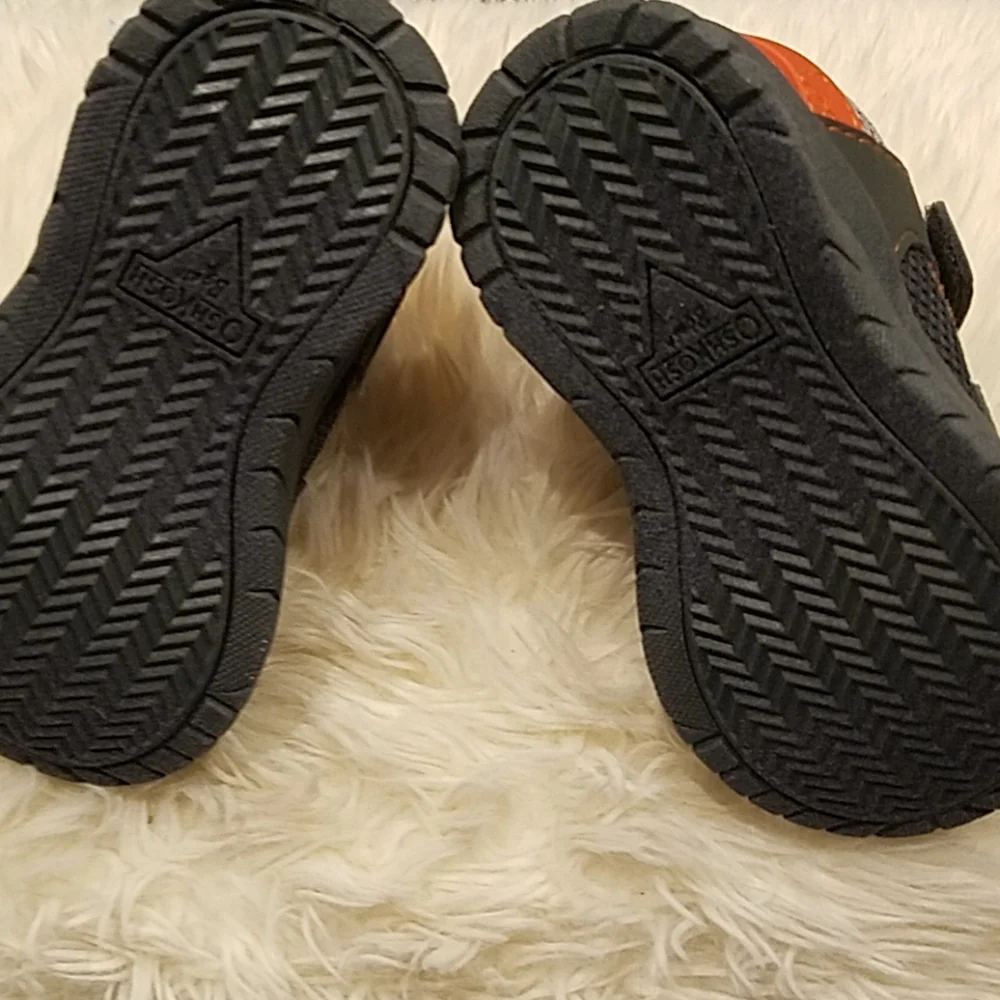 Oshkosh sneakers